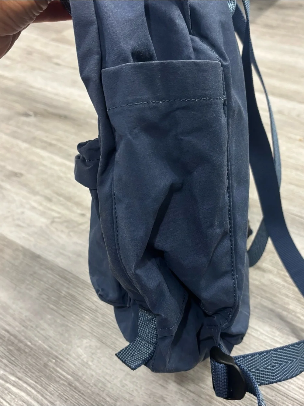 Fjallraven Kånken Backpack in Navy with Red Logo small hiking outdoor